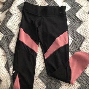 Reversible mesh leggings